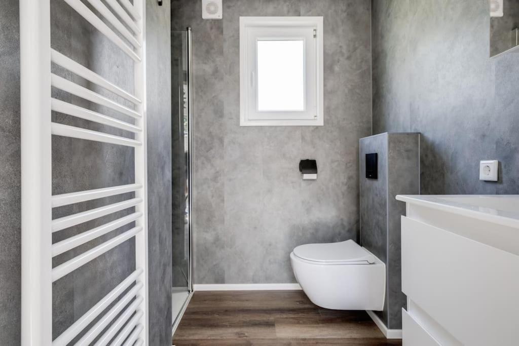 Modern Op De Veluwe Chalet *